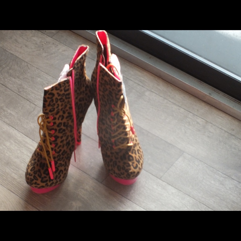 Heeled boots
